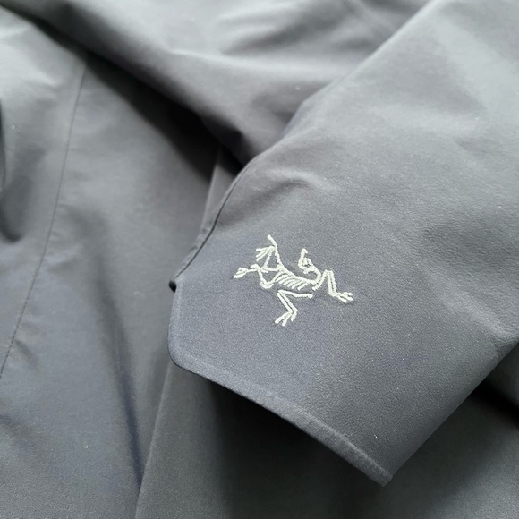 Arc’teryx Codetta Rain Shell Jacket (Navy) - Picture 9 of 10